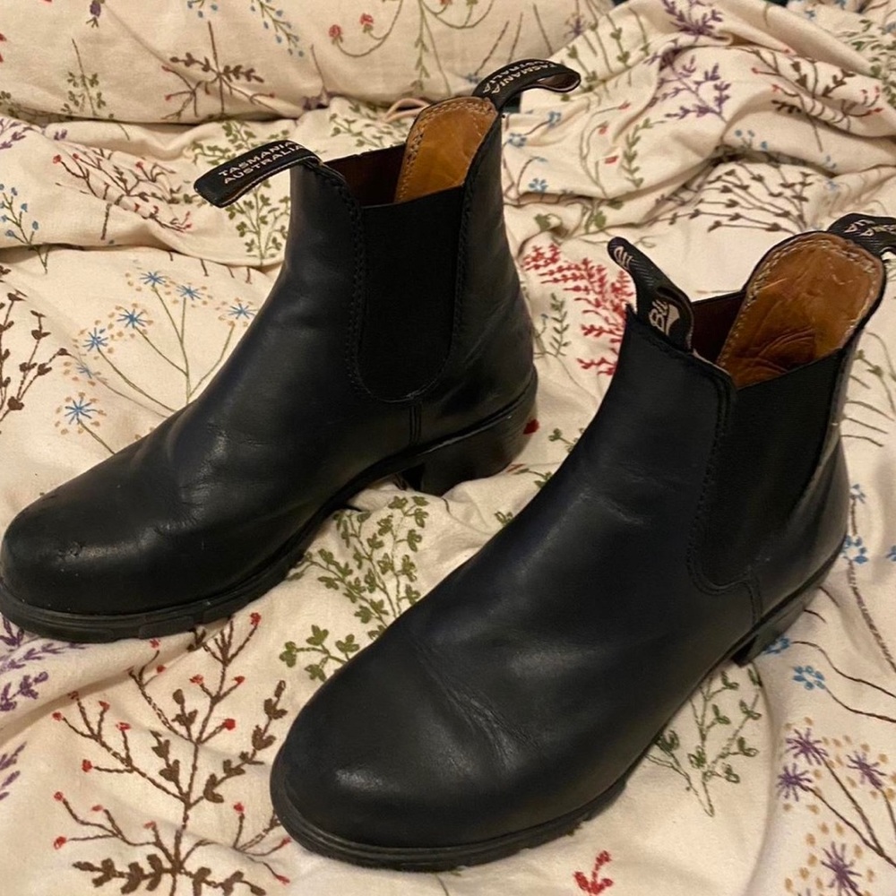 Blundstone boot with heel
